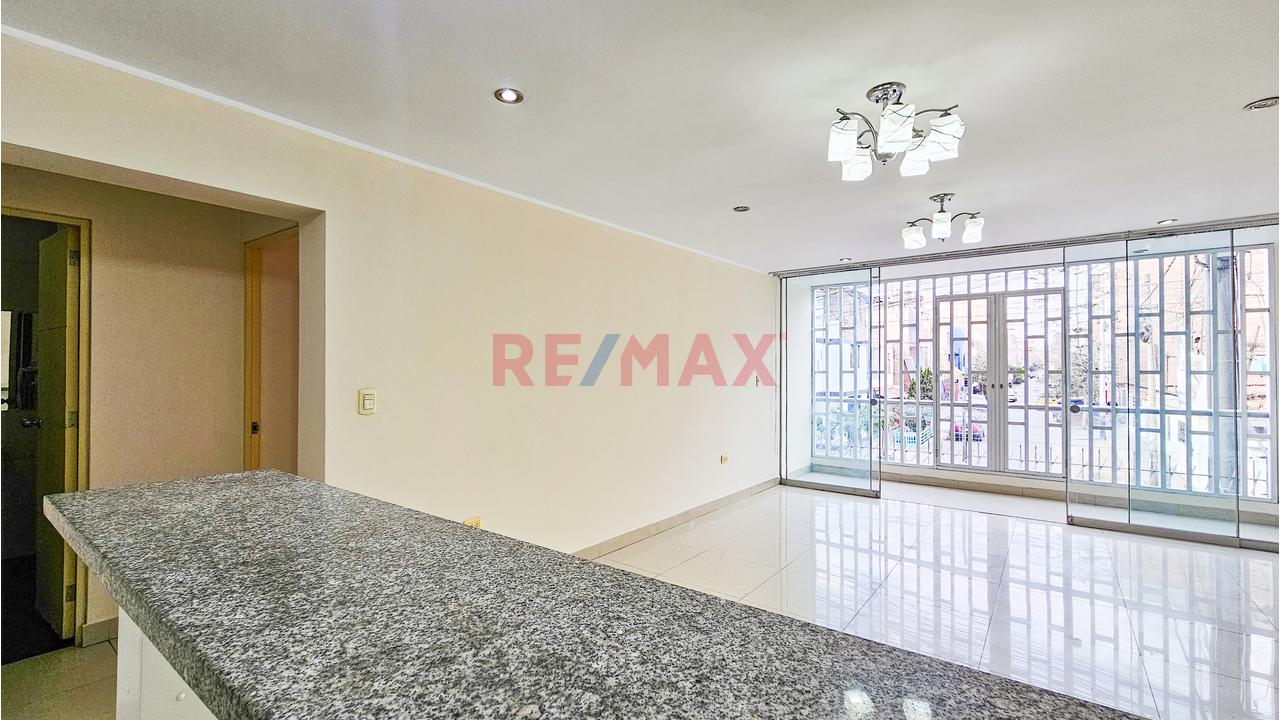 Venta De Departamento En 2° Piso Con Balcón – Urb. Huaquillay — foto 5