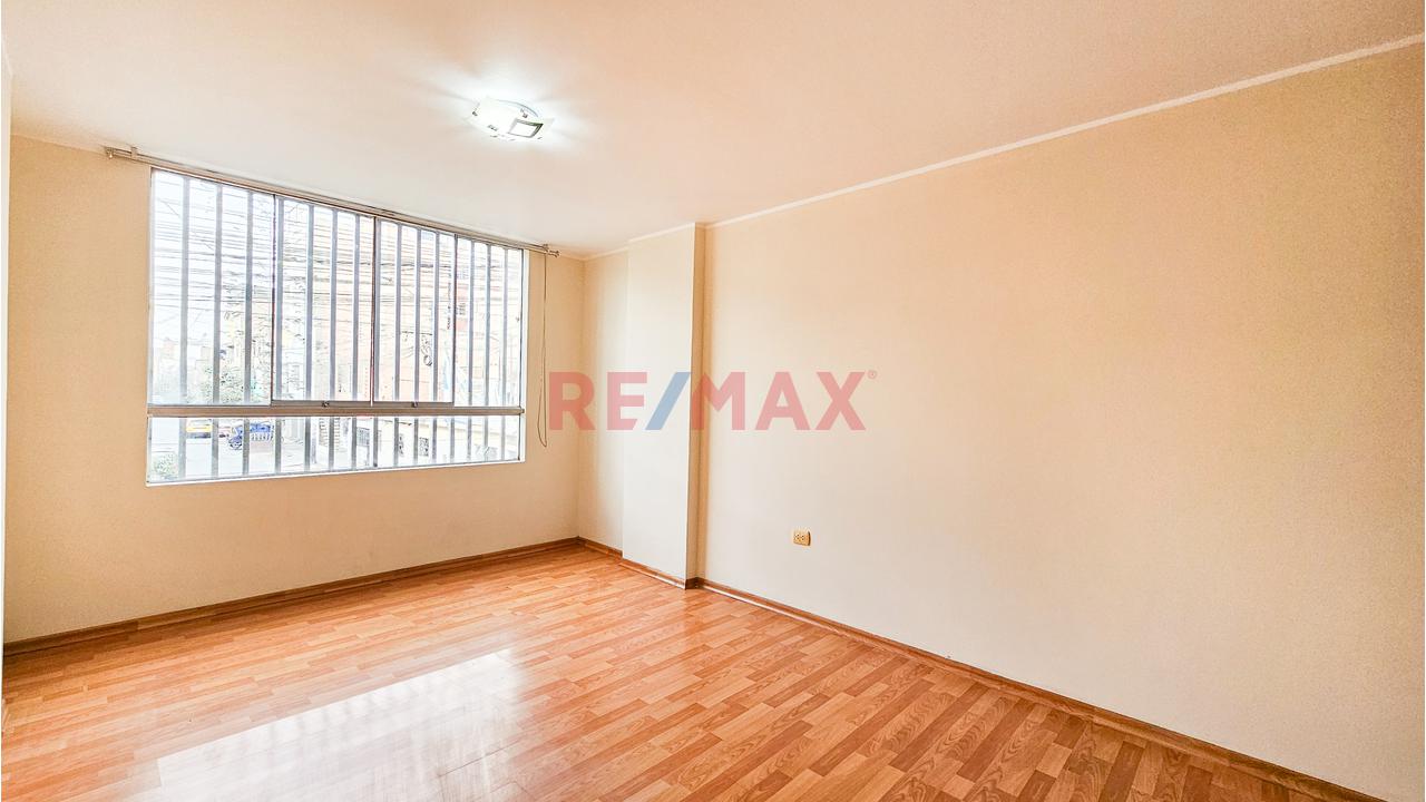 Venta De Departamento En 2° Piso Con Balcón – Urb. Huaquillay — foto 12