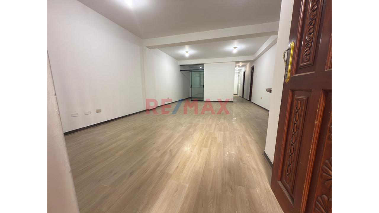 Venta De Departamento En San Juan De Miraflores De 118M2 Con Cochera — foto 3