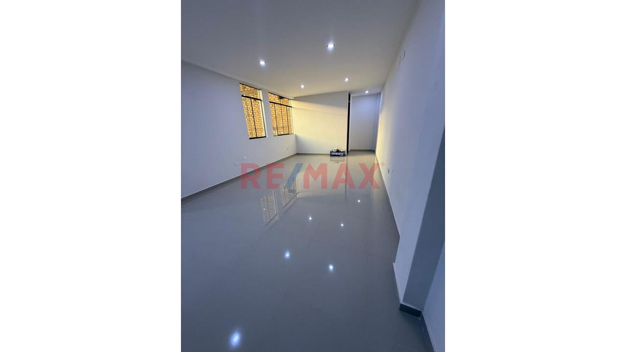 Local Comercial En Ubicacion Estrategica  | 2Do Piso | Av. Canto Grande - Zona Comercial - 9