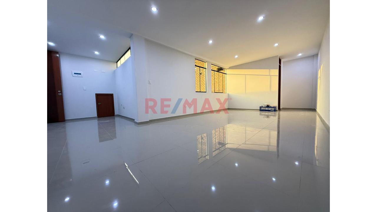 Local Comercial En Ubicacion Estrategica  | 2Do Piso | Av. Canto Grande - Zona Comercial - 8