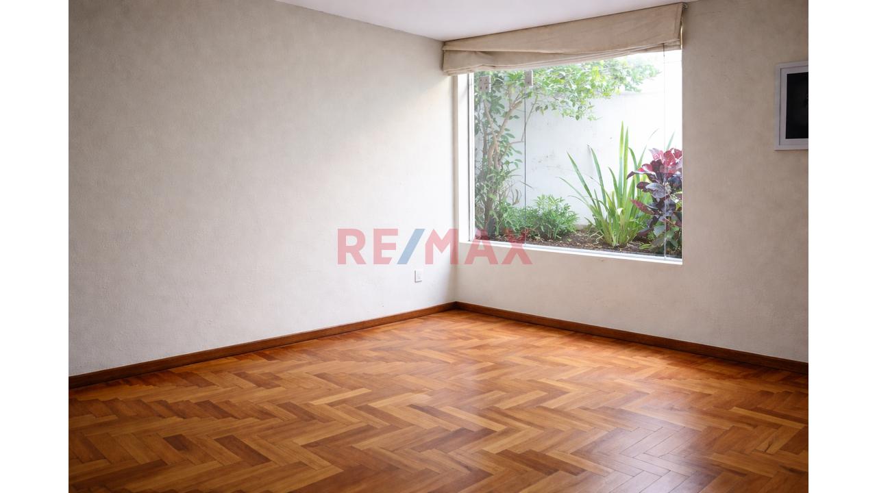 La Molina: Amplio Departamento Con Jardín Interior, Cochera Y Minidepa En Tercer Piso - 14