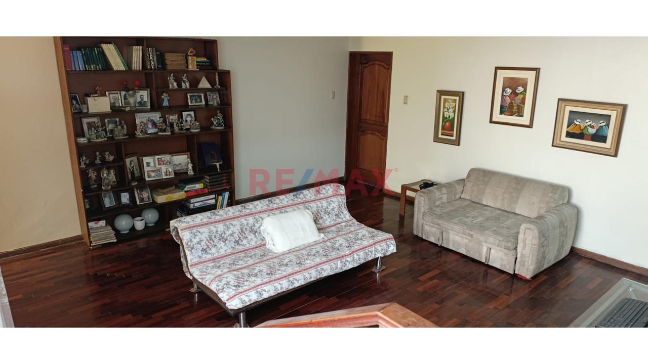 La Molina: Amplio Departamento Con Jardín Interior, Cochera Y Minidepa En Tercer Piso - 7