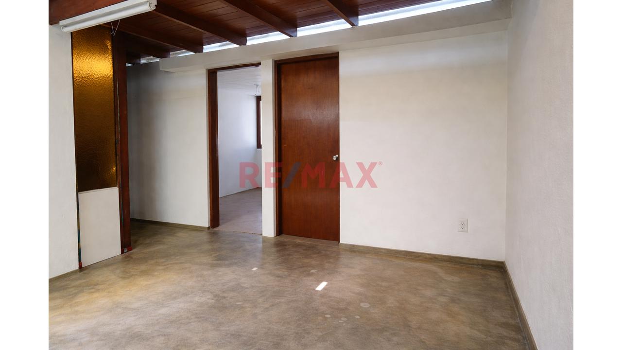 La Molina: Amplio Departamento Con Jardín Interior, Cochera Y Minidepa En Tercer Piso - 21