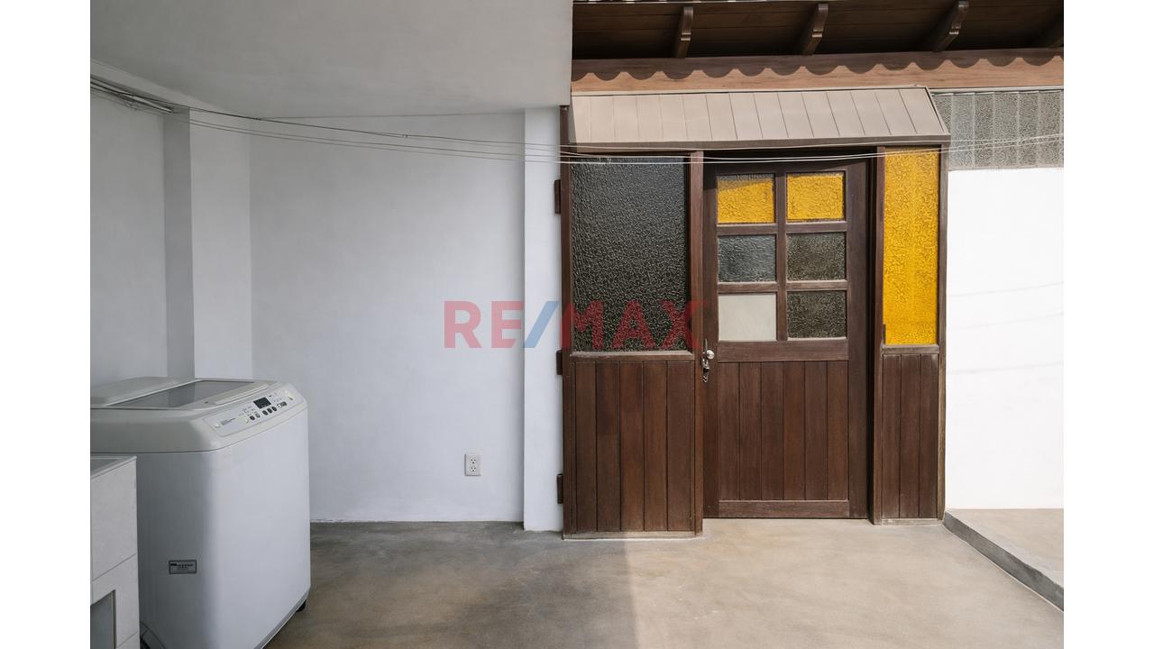 La Molina: Amplio Departamento Con Jardín Interior, Cochera Y Minidepa En Tercer Piso - 18