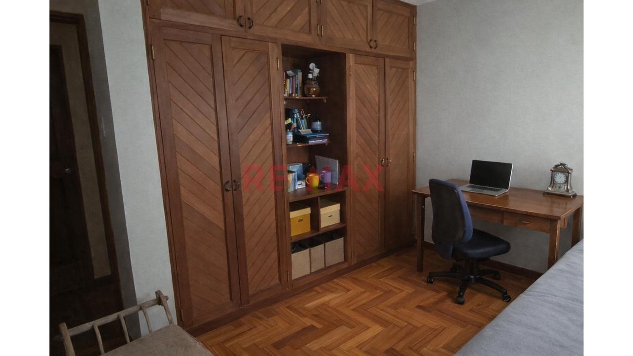 La Molina: Amplio Departamento Con Jardín Interior, Cochera Y Minidepa En Tercer Piso - 13