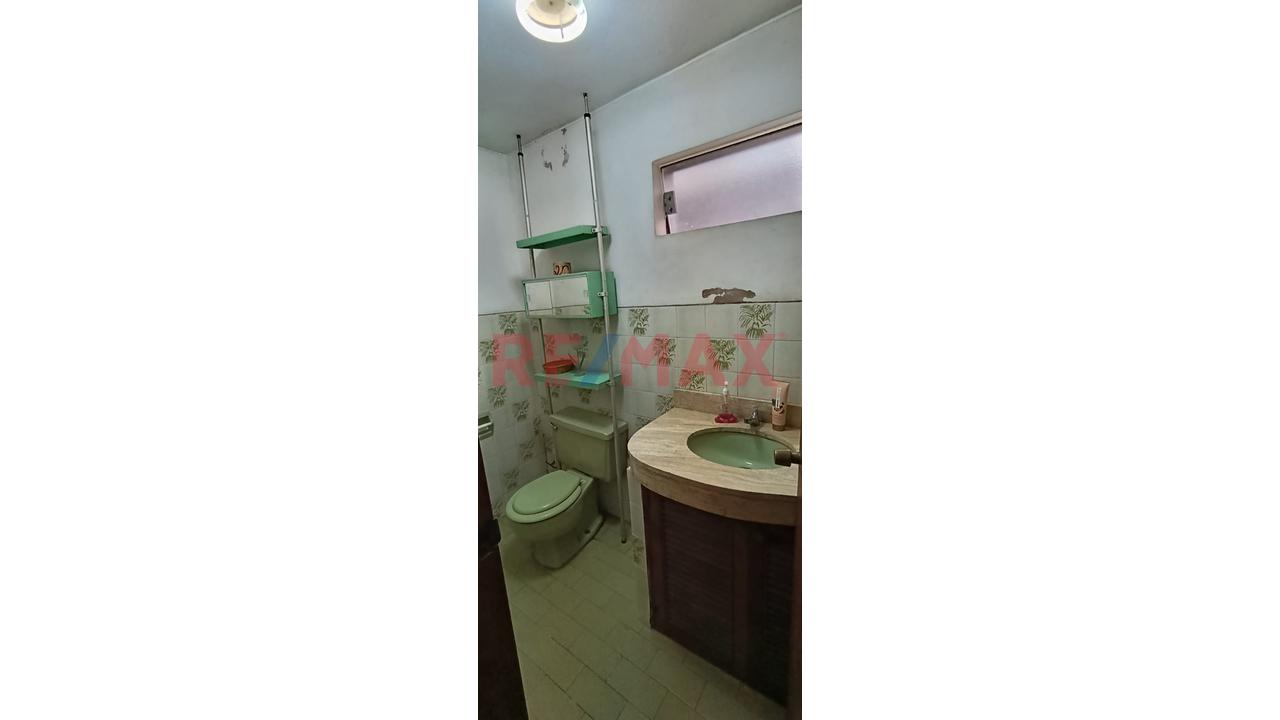 La Molina: Amplio Departamento Con Jardín Interior, Cochera Y Minidepa En Tercer Piso - 16