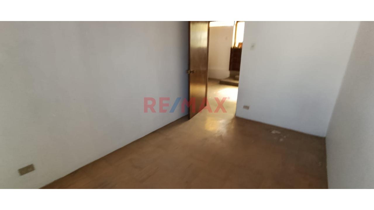 La Molina: Amplio Departamento Con Jardín Interior, Cochera Y Minidepa En Tercer Piso - 20