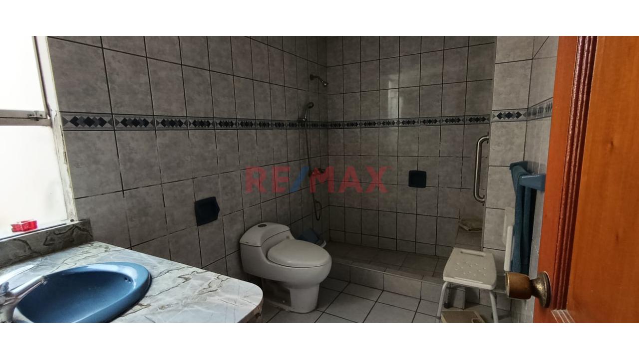 La Molina: Amplio Departamento Con Jardín Interior, Cochera Y Minidepa En Tercer Piso - 12