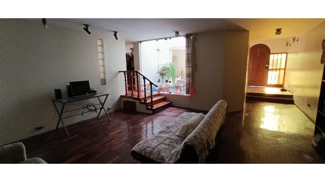 La Molina: Amplio Departamento Con Jardín Interior, Cochera Y Minidepa En Tercer Piso - 8