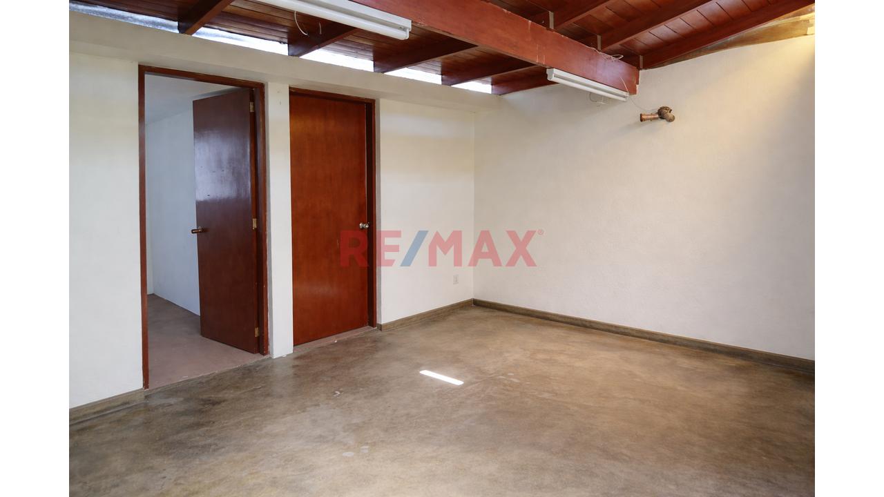 La Molina: Amplio Departamento Con Jardín Interior, Cochera Y Minidepa En Tercer Piso - 19