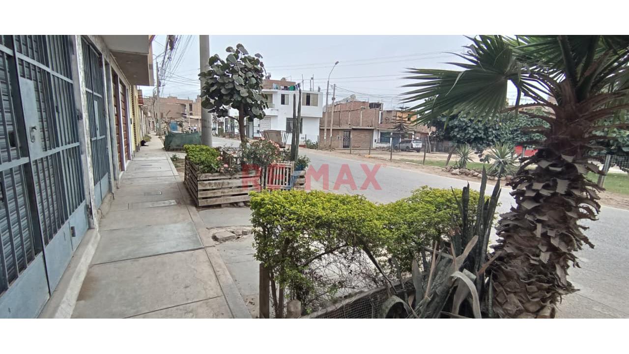 Se Vende Casa Como Terreno En Puente Piedra Frente A Parque A 5 Cuadras De La Panamericana Norte - 6