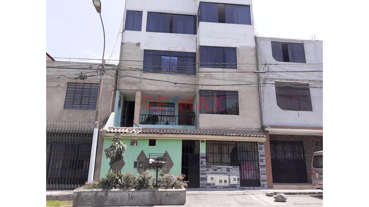 Se Vende Departamento Frente Al Parque En La Av. Gran Chimú -  Zárate