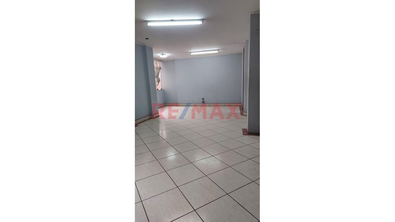 Alquilo 2Do. Piso Local Comercial 200M2 - 4