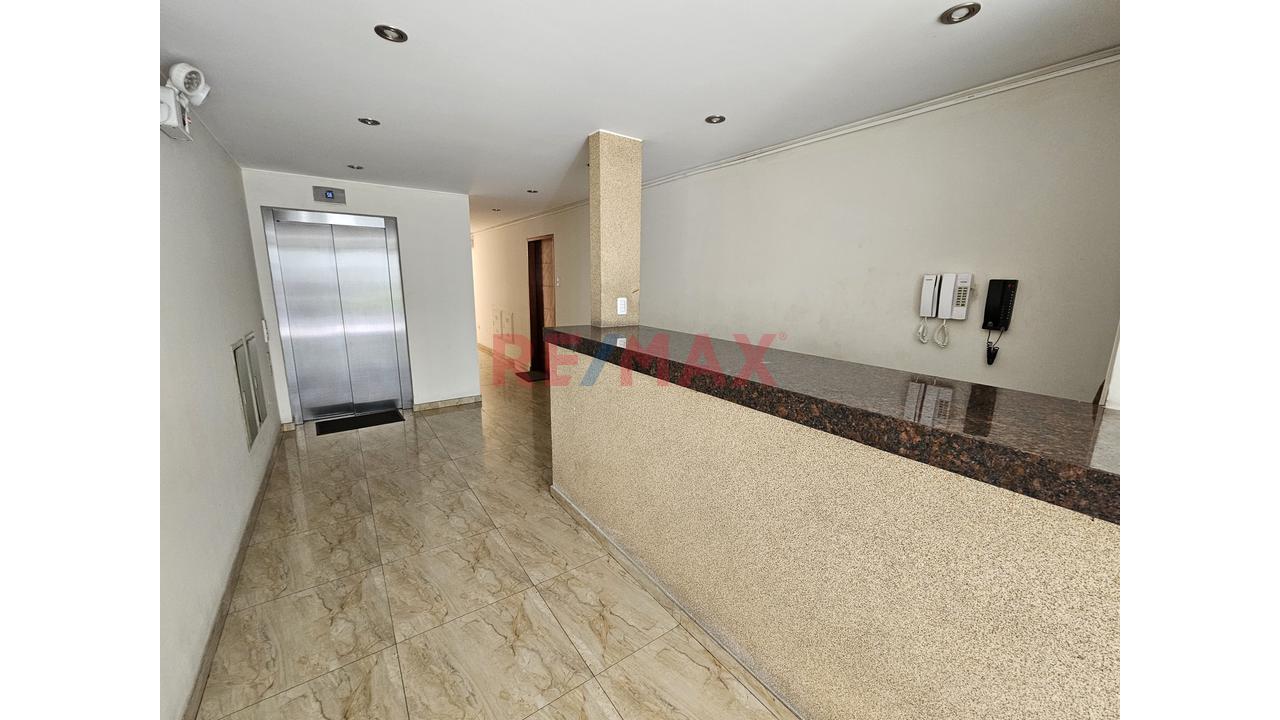 Departamento Exclusivo En Av. Ayacucho Surco A 2 Cuadras De Av. Benavides — foto 2