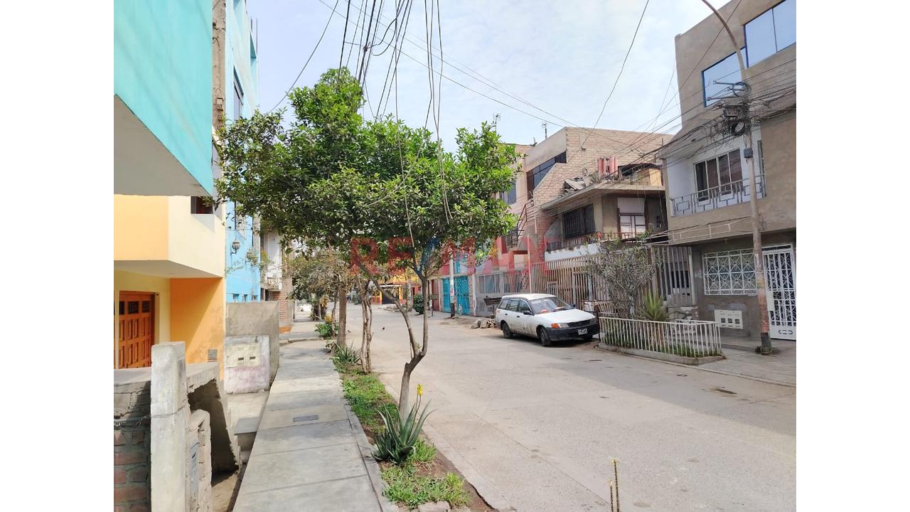 Venta De Casa De 2 Pisos En Urb San Carlos Comas — foto 3