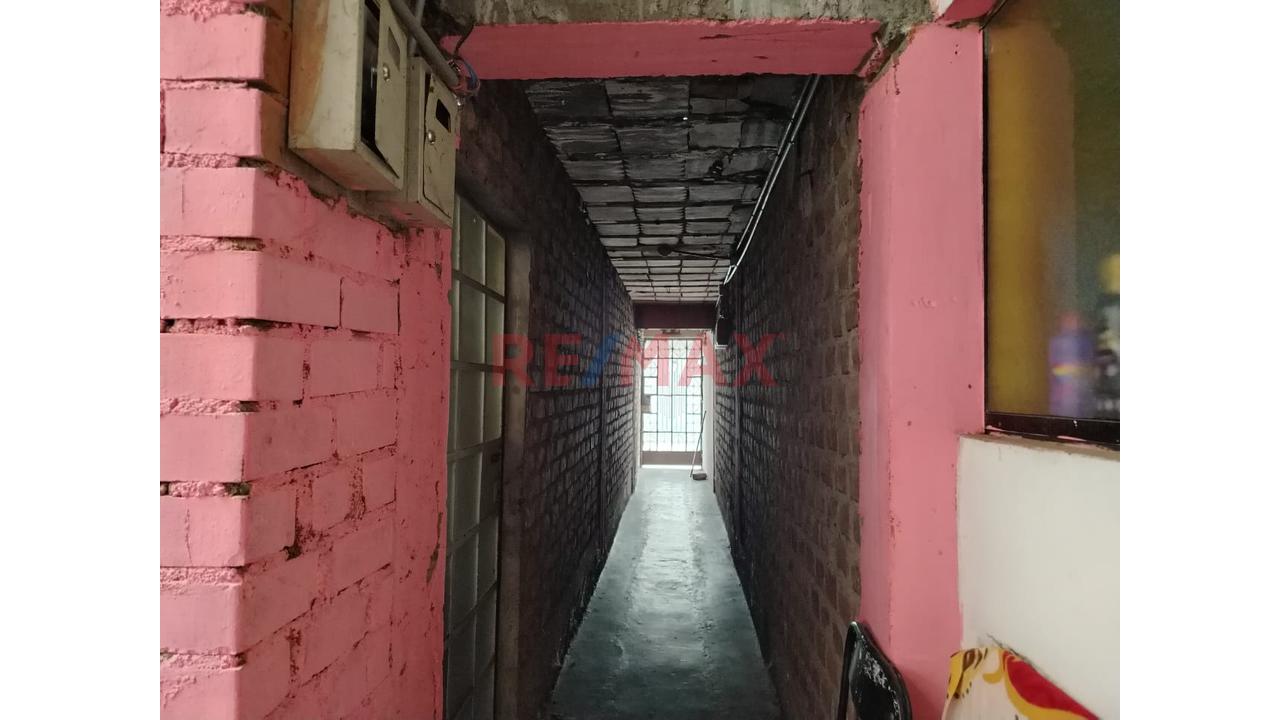 Venta De Casa De 2 Pisos En Urb San Carlos Comas — foto 2