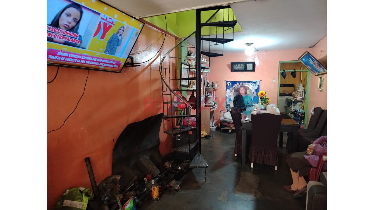Venta De Casa De 2 Pisos En Urb San Carlos Comas — foto 9