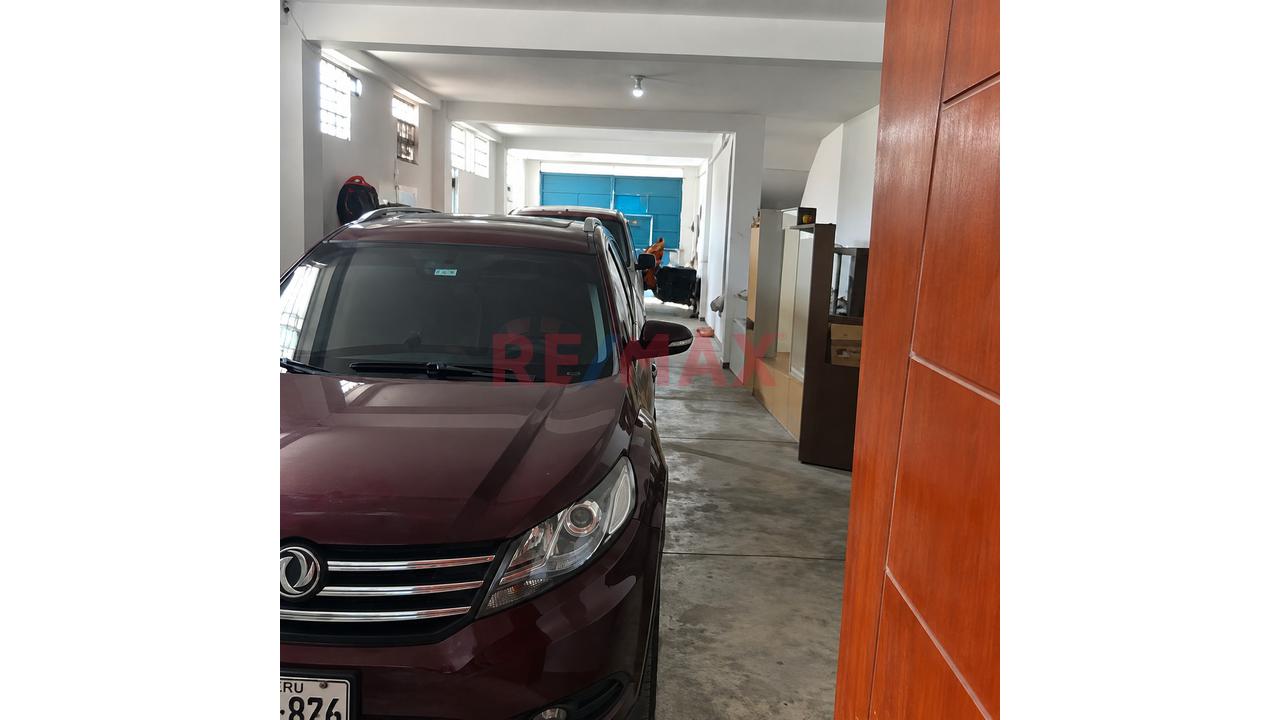 Alquiler De Local Comercial En Avenida Principal – Villa El Salvador (100 M²)