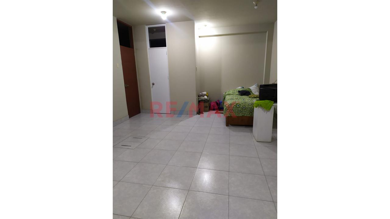 Venta De Casa Como Terreno - 18