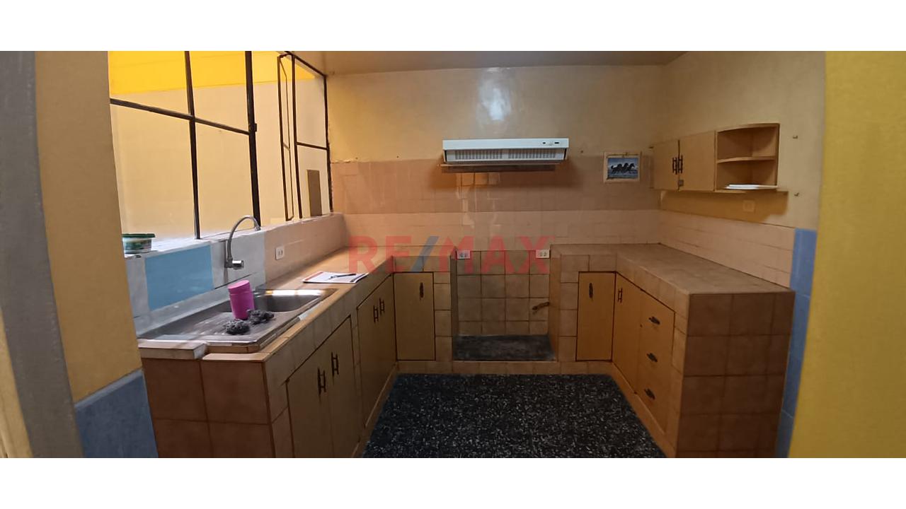 Casa Amplia De 3 Pisos Con Estacionamiento Cerca A Plaza San Miguel - 3