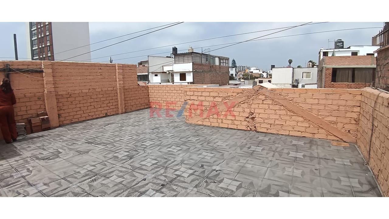 Casa Amplia De 3 Pisos Con Estacionamiento Cerca A Plaza San Miguel - 9