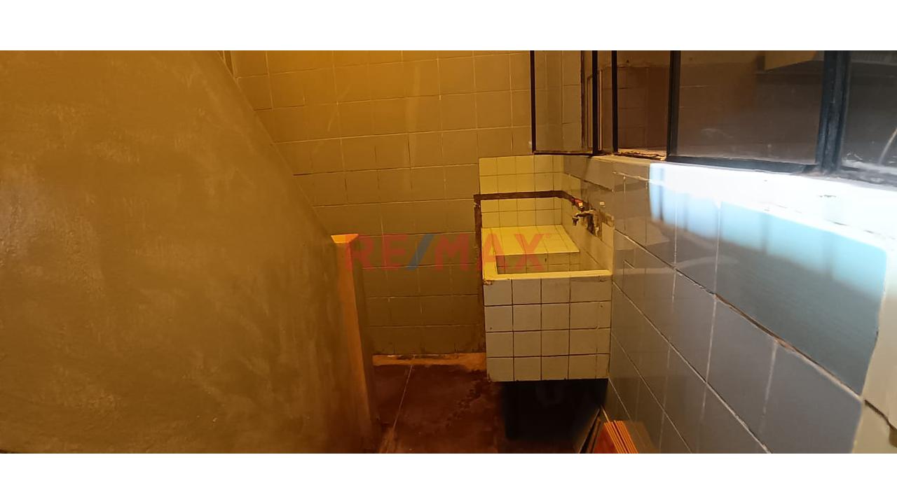 Casa Amplia De 3 Pisos Con Estacionamiento Cerca A Plaza San Miguel - 10