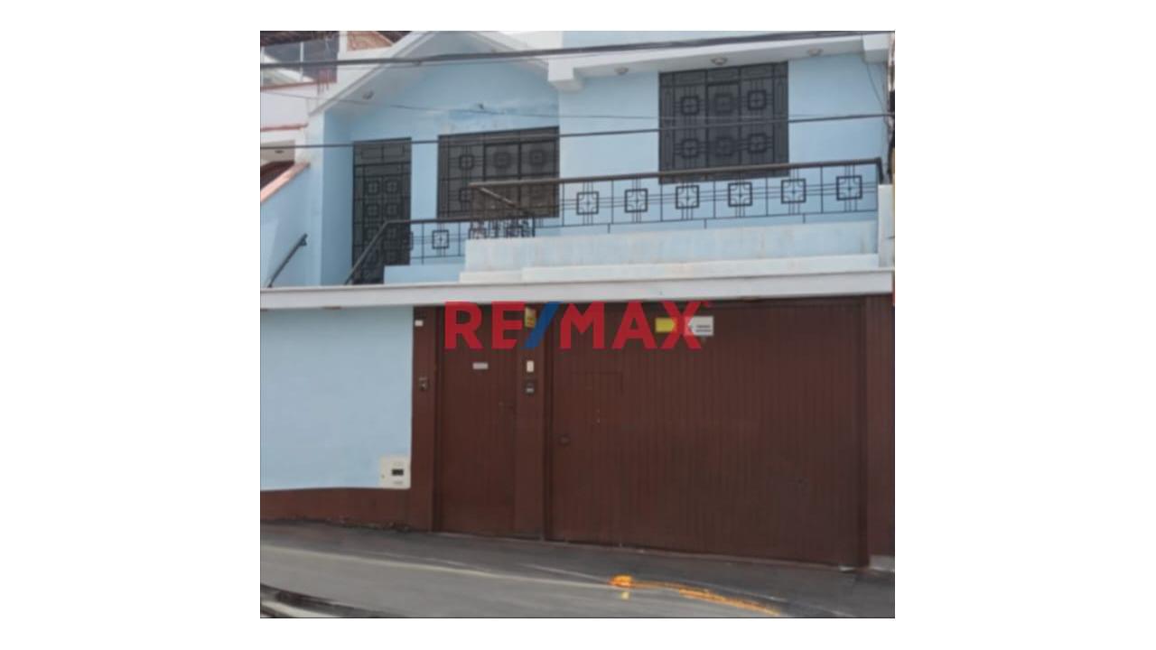 Casa Amplia De 3 Pisos Con Estacionamiento Cerca A Plaza San Miguel - 1