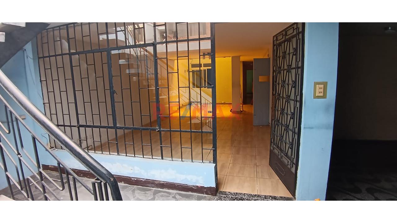 Casa Amplia De 3 Pisos Con Estacionamiento Cerca A Plaza San Miguel - 11