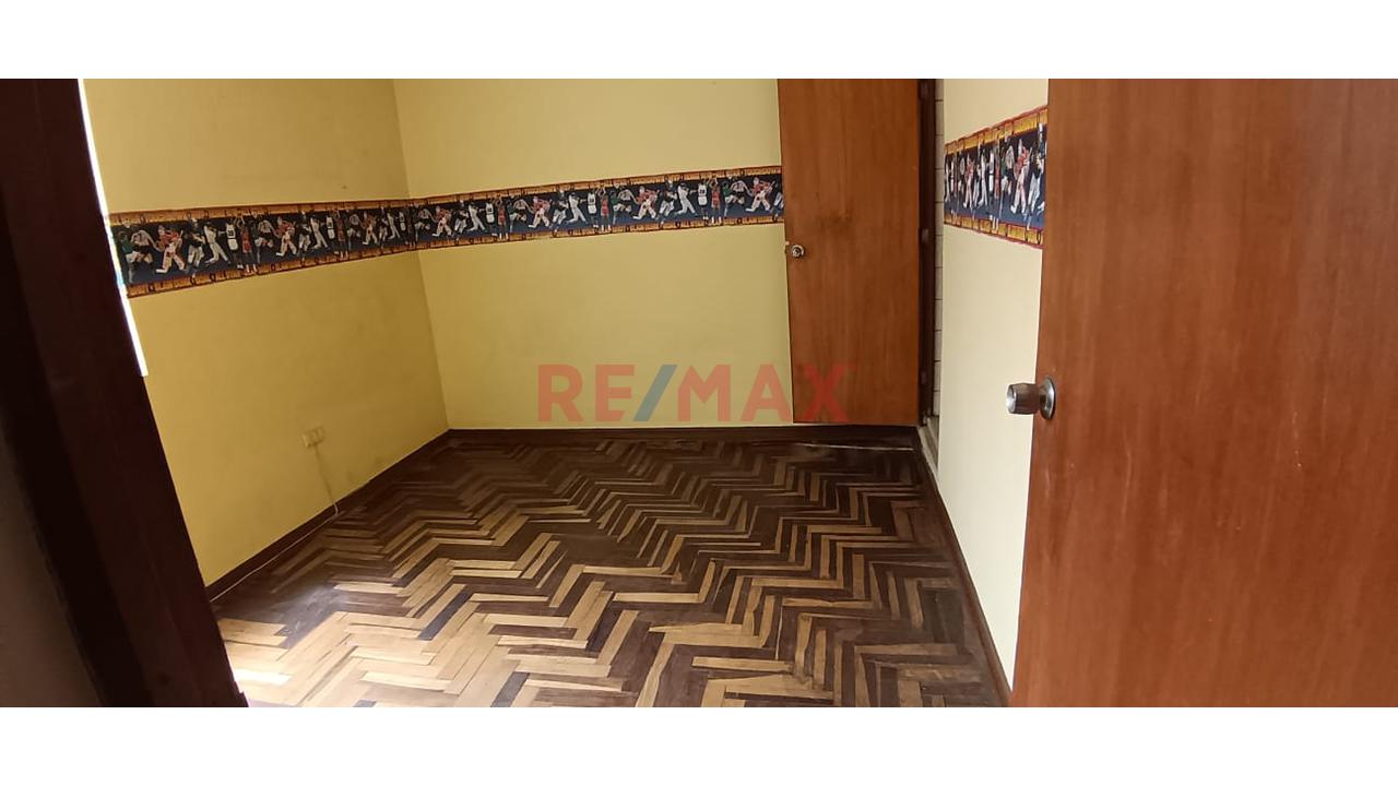 Casa Amplia De 3 Pisos Con Estacionamiento Cerca A Plaza San Miguel - 13