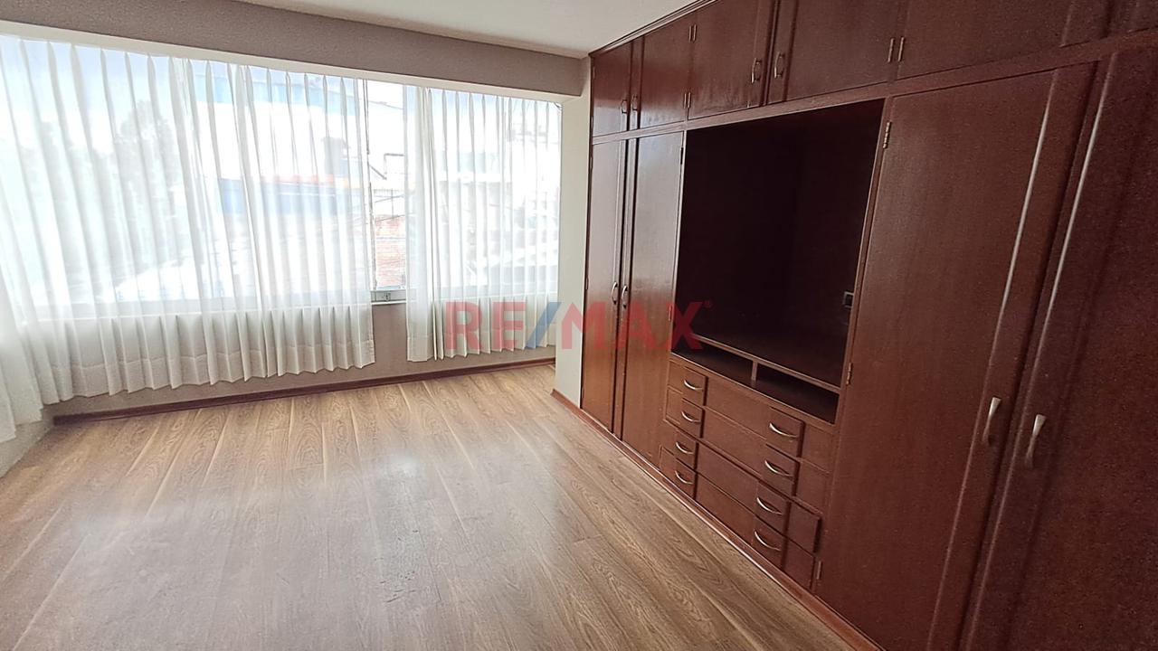 Vendo Amplia Casa En Esquina En Urb. Lara – Socabaya - 10