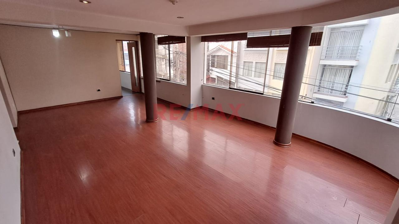 Vendo Amplia Casa En Esquina En Urb. Lara – Socabaya - 14
