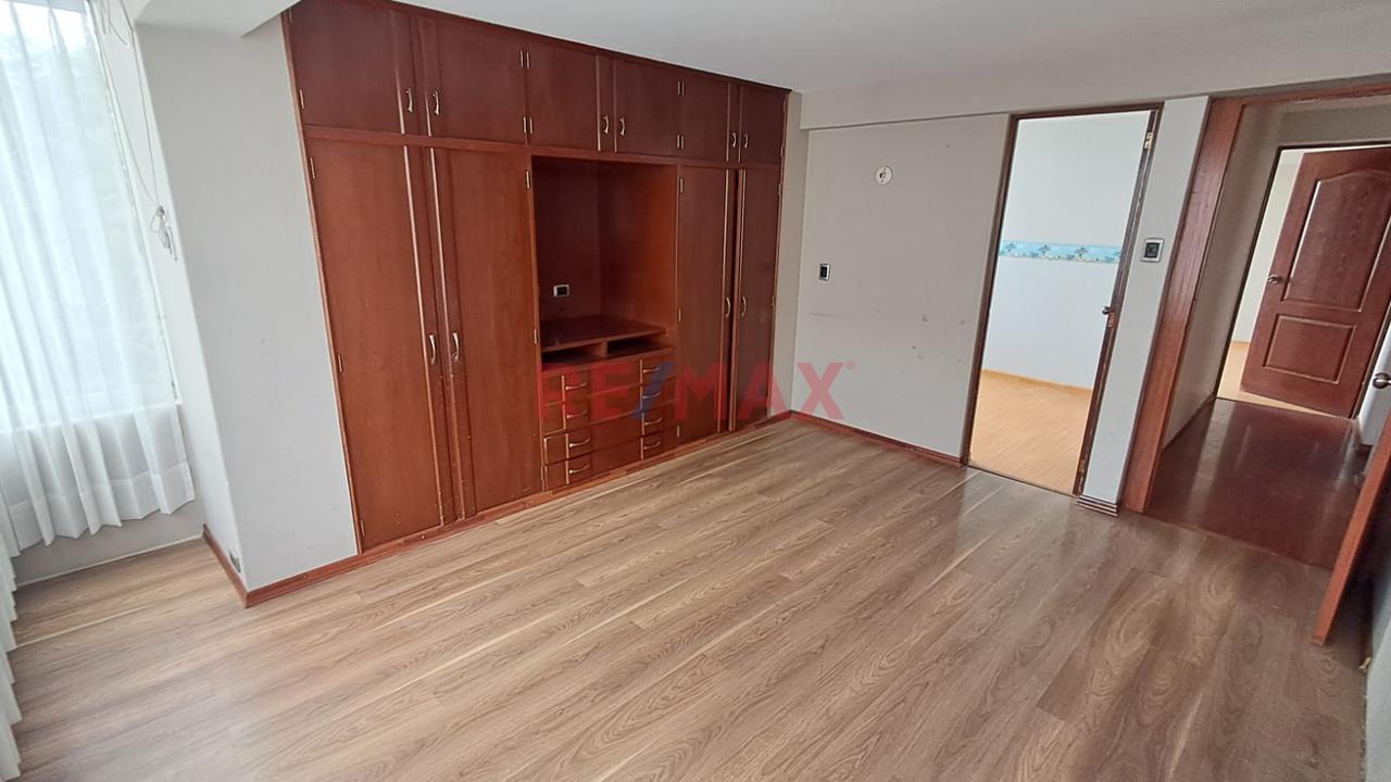 Vendo Amplia Casa En Esquina En Urb. Lara – Socabaya - 11