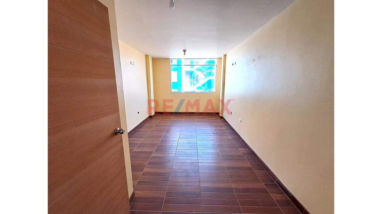 Venta De Casa 4 Pisos Y Azotea La Tropicana La Perla Callao — foto 3