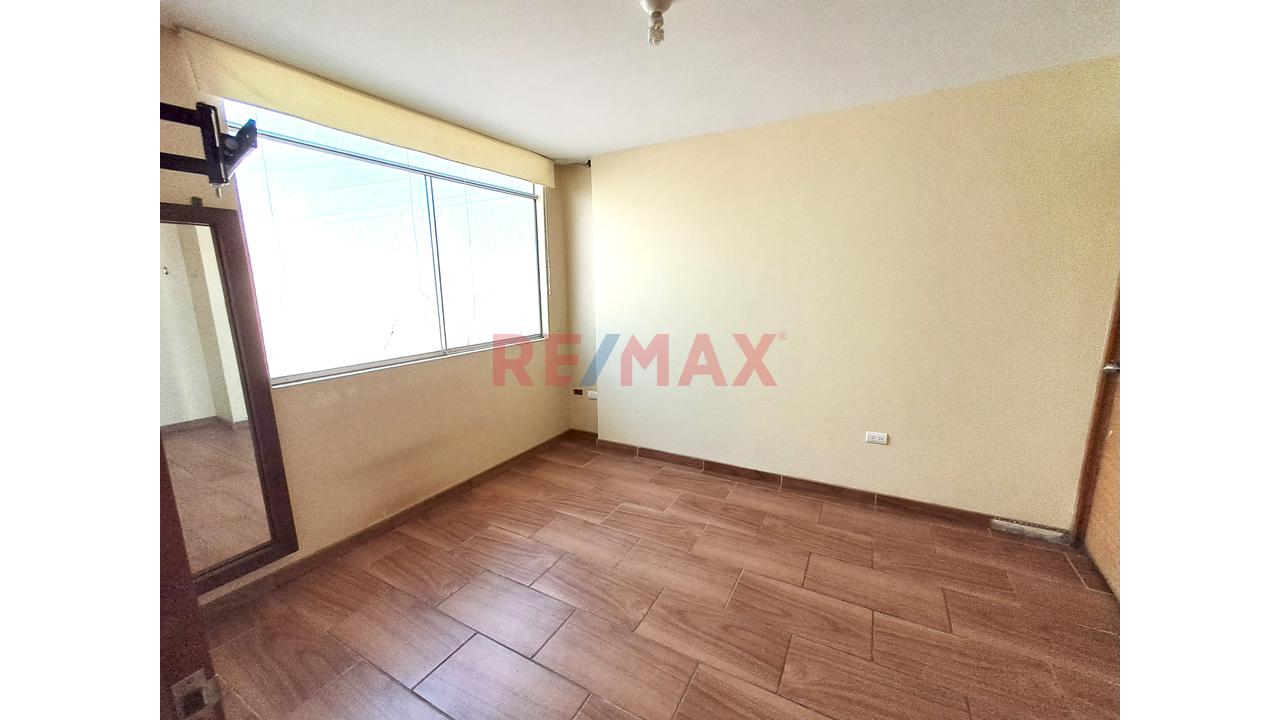 Venta De Casa 4 Pisos Y Azotea La Tropicana La Perla Callao — foto 2