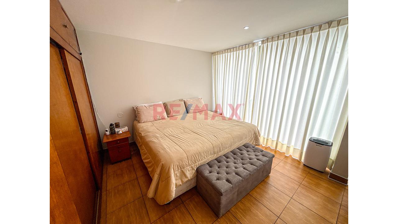 Venta De Casa De 2 Pisos Y Azotea De 300M2 En Chorrillos Con 2 Cocheras — foto 10