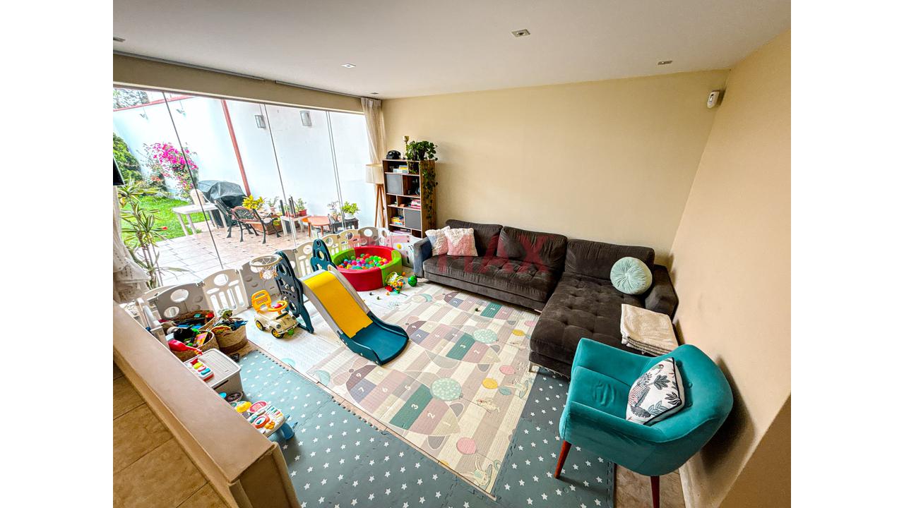 Venta De Casa De 2 Pisos Y Azotea De 300M2 En Chorrillos Con 2 Cocheras — foto 5