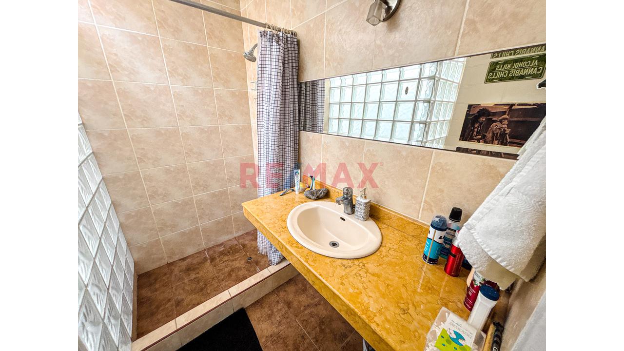 Venta De Casa De 2 Pisos Y Azotea De 300M2 En Chorrillos Con 2 Cocheras — foto 14