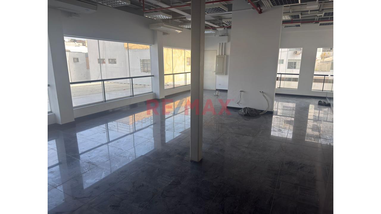Oportunidad Unica Alquiler Edificio De Oficinas O Edificio Comercial - 8