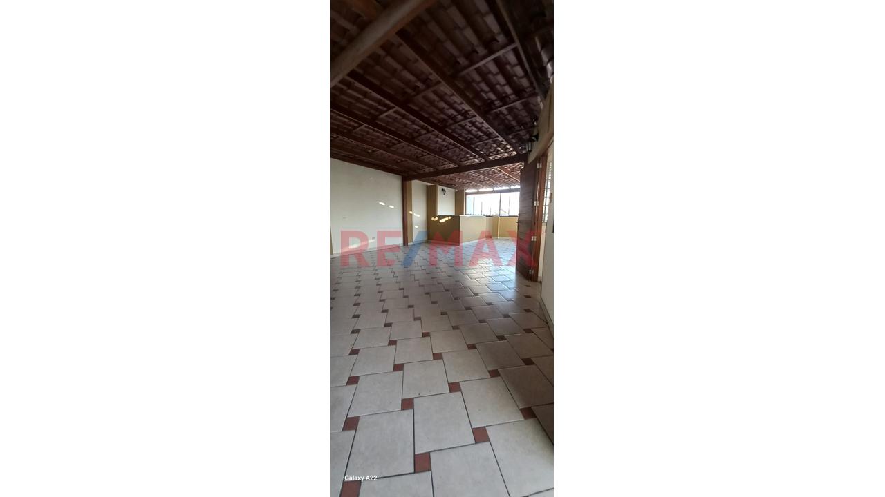 Casa en Alquiler de 7 dormitorios ubicado en San Borja Casa en Alquiler de 7 dormitorios ubicado en San Borja