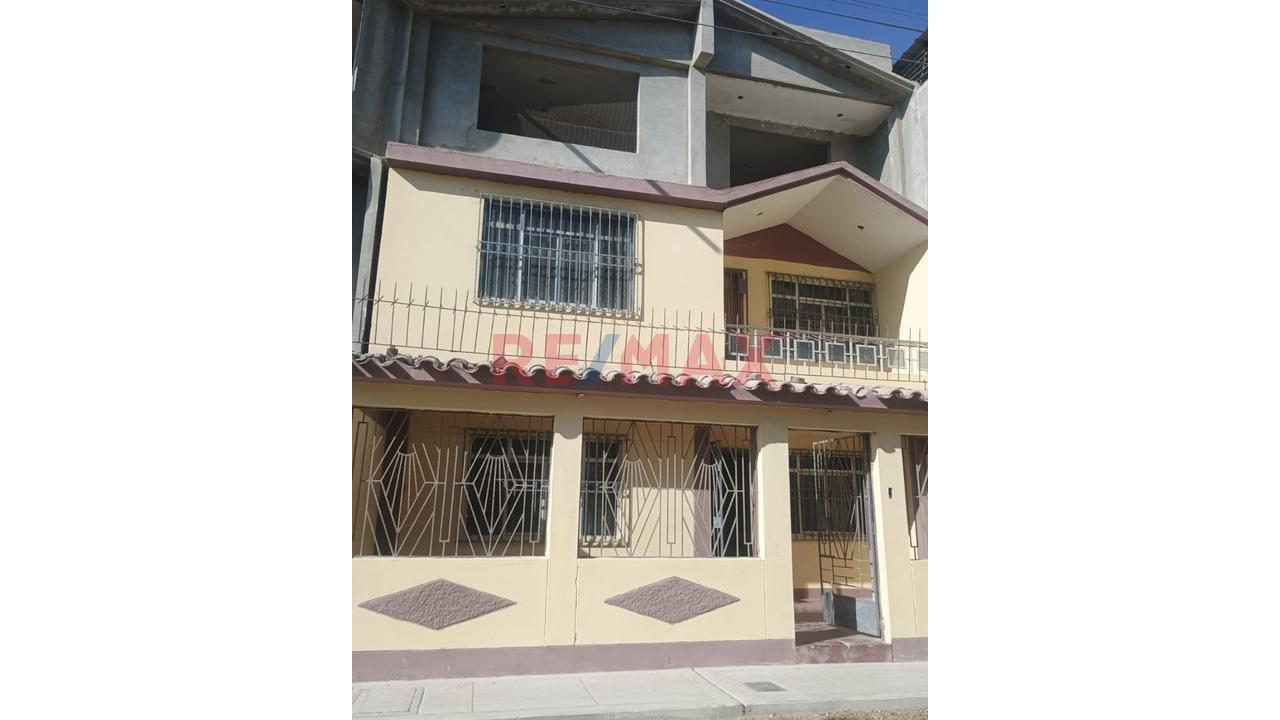 Venta De Casa En San Sebastian Tres Pisos-372 M2 - 1