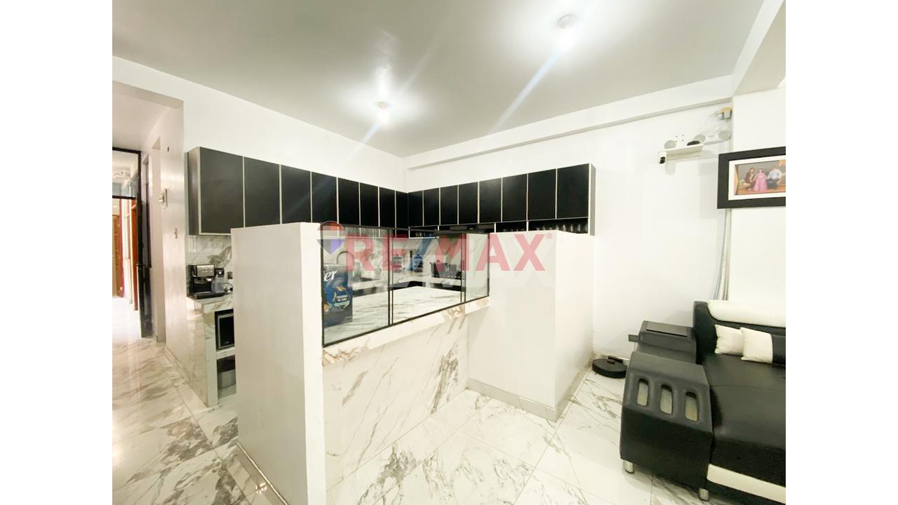 Vendo Amplia Casa Por Ocasion En San Martin De Porres — foto 3