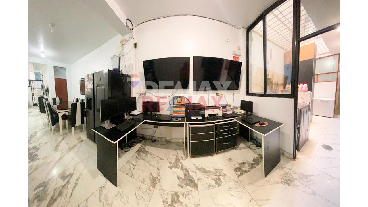 Vendo Amplia Casa Por Ocasion En San Martin De Porres — foto 12
