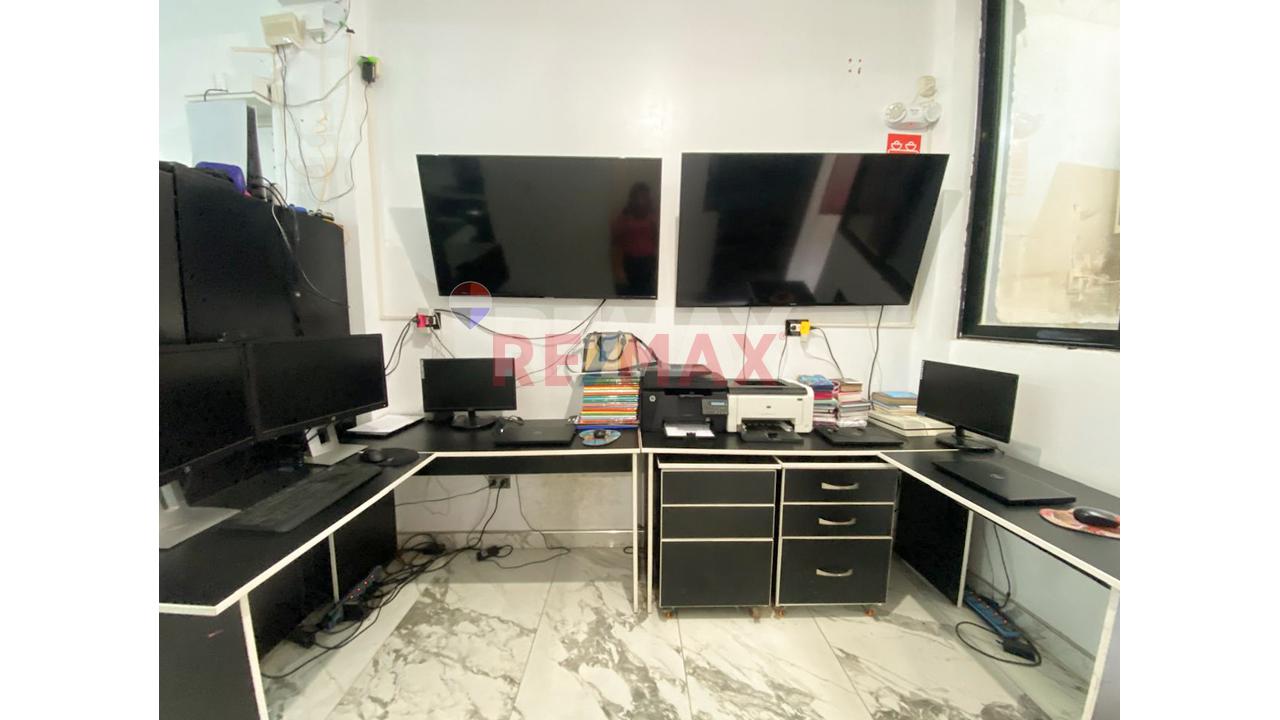 Vendo Amplia Casa Por Ocasion En San Martin De Porres — foto 11