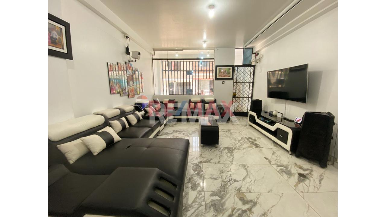 Vendo Amplia Casa Por Ocasion En San Martin De Porres — foto 8