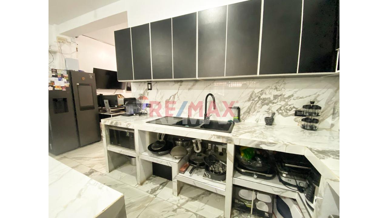Vendo Amplia Casa Por Ocasion En San Martin De Porres — foto 9
