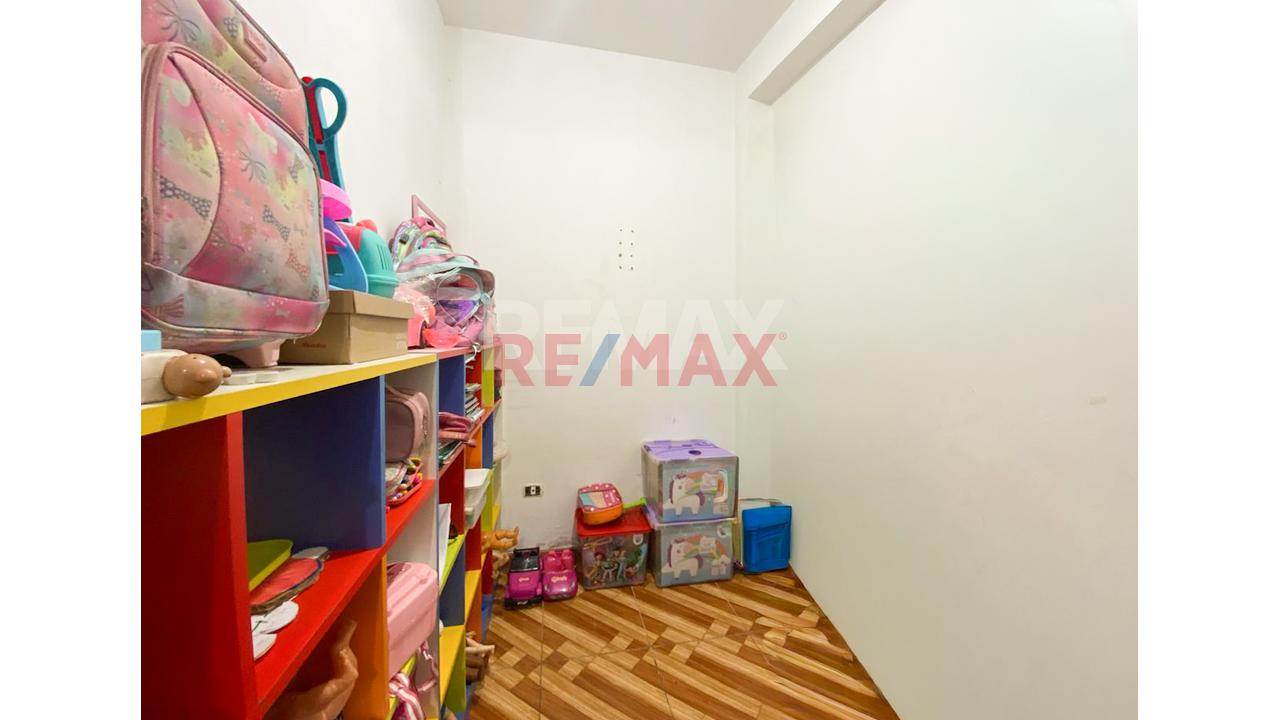 Vendo Amplia Casa Por Ocasion En San Martin De Porres — foto 15