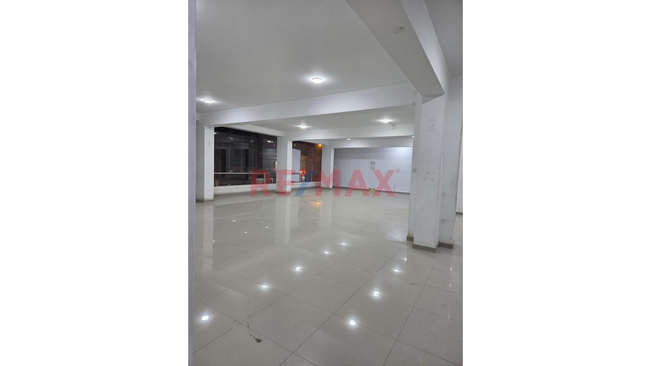 Alquiler De Local Comercial 1311M2  En El Distrito Distrito De San Martin De Porres — foto 2