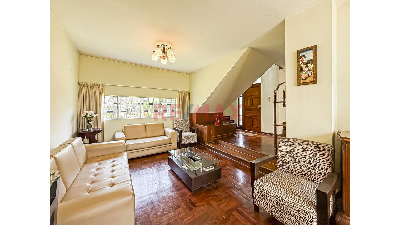 🏡✨ ¡Vive Con Tranquilidad Y Confort En El Corazón De Surco! — foto 3