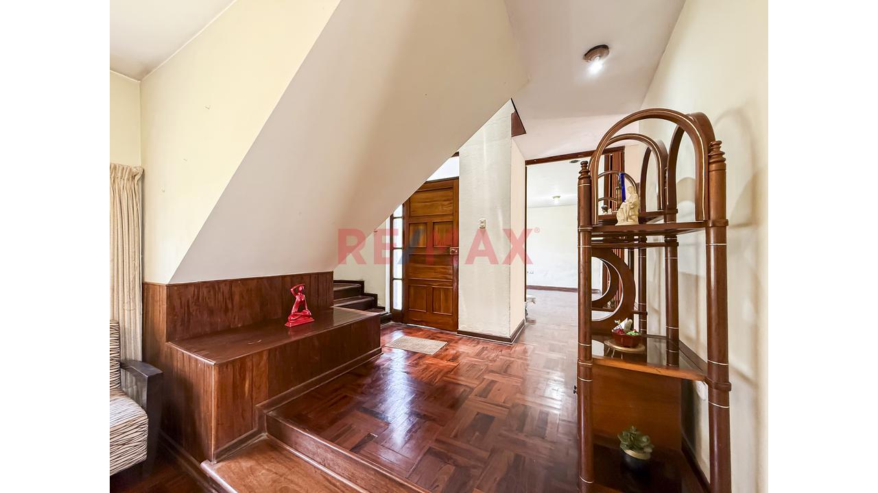 🏡✨ ¡Vive Con Tranquilidad Y Confort En El Corazón De Surco! — foto 2